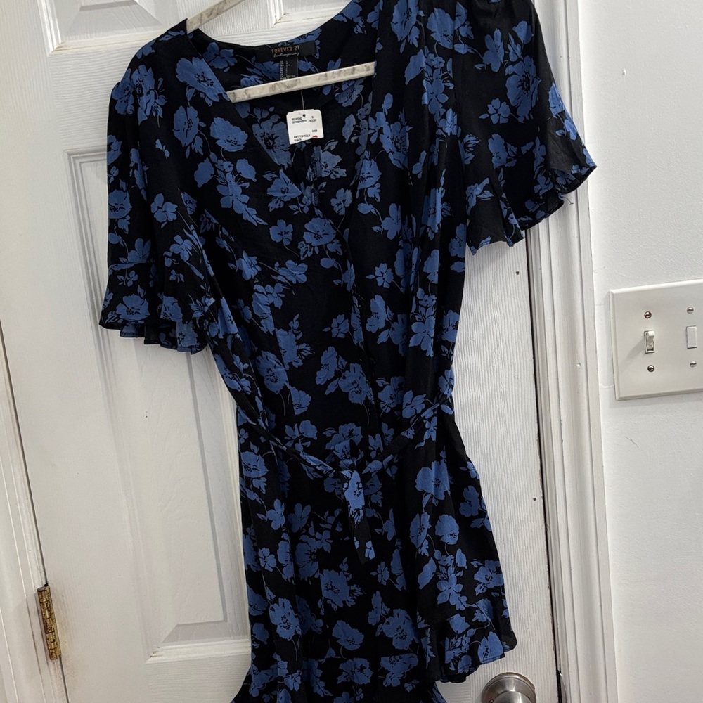 Forever 21 Black and Blue Floral Mini Dress